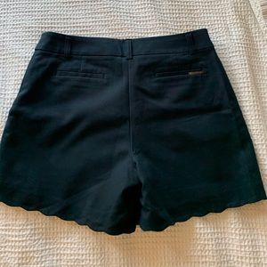 Anne Klein scalloped hem shorts